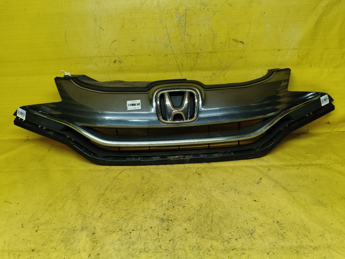 Решетка радиатора 71121-T5C-003 на Honda Fit Hybrid GP5 Фото 1