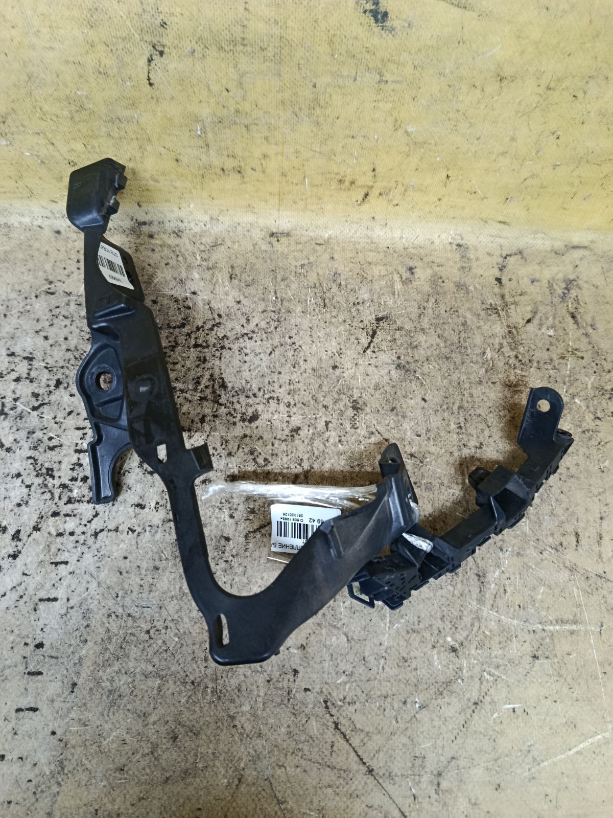 Крепление бампера 71193-T5A-000 на Honda Fit GK3 Фото 1