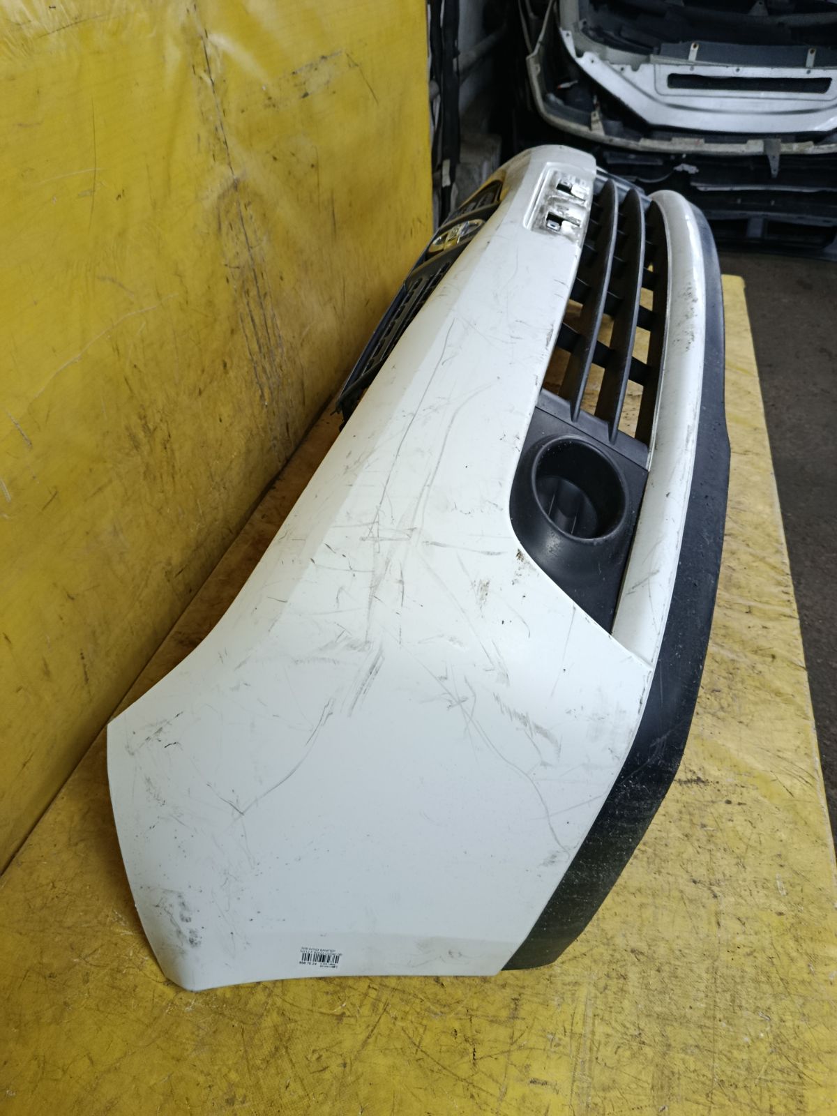 Бампер 62022-CV040 на Nissan Wingroad NY12 Фото 3