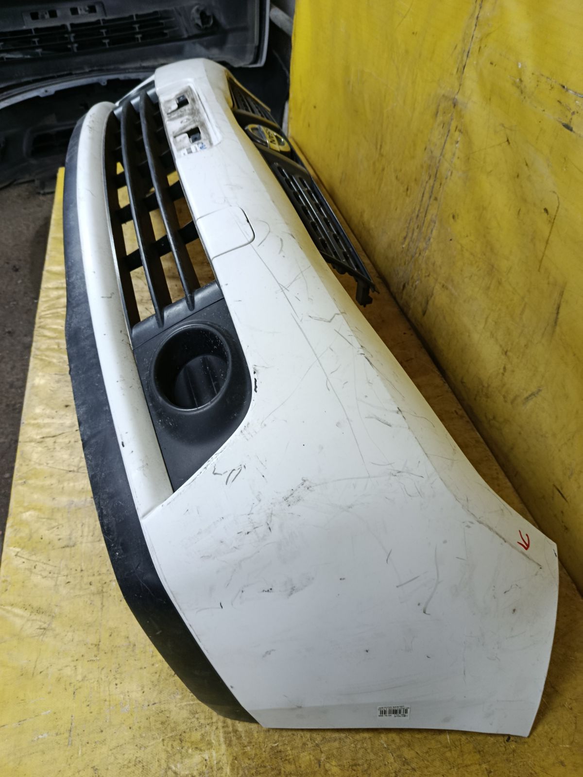 Бампер 62022-CV040 на Nissan Wingroad NY12 Фото 4