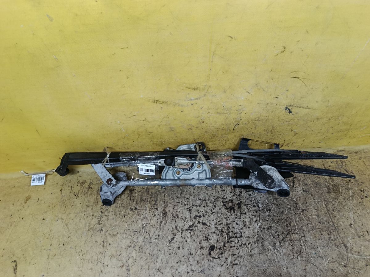 Мотор привода дворников 85110-52020 на Toyota Vitz SCP10 Фото 2