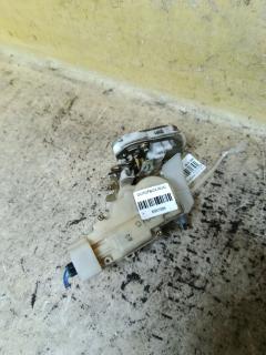 Замок двери на Toyota Vitz SCP10 Фото 2