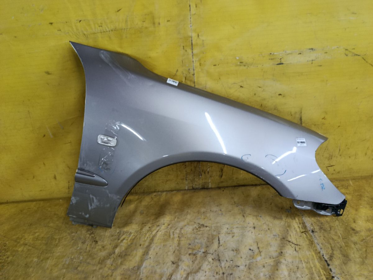 Крыло переднее на Toyota Brevis JCG15 Фото 1