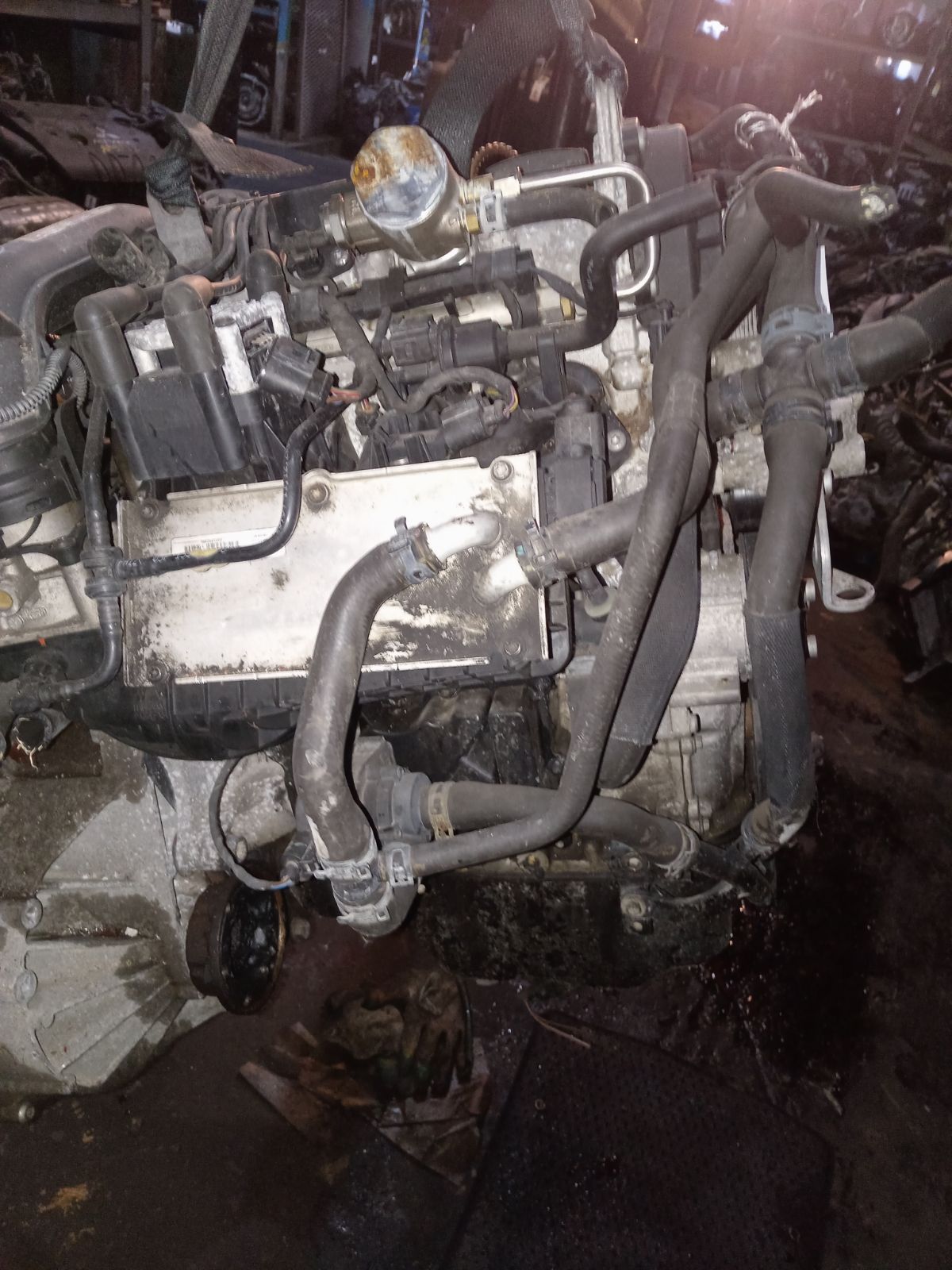 Двигатель на Volkswagen Golf 1KZ CBZ Фото 2
