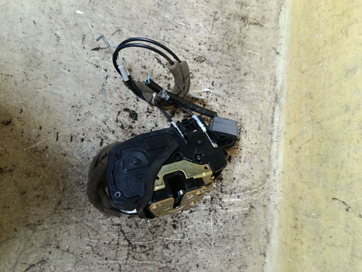 Замок двери на Nissan Note E11 Фото 2
