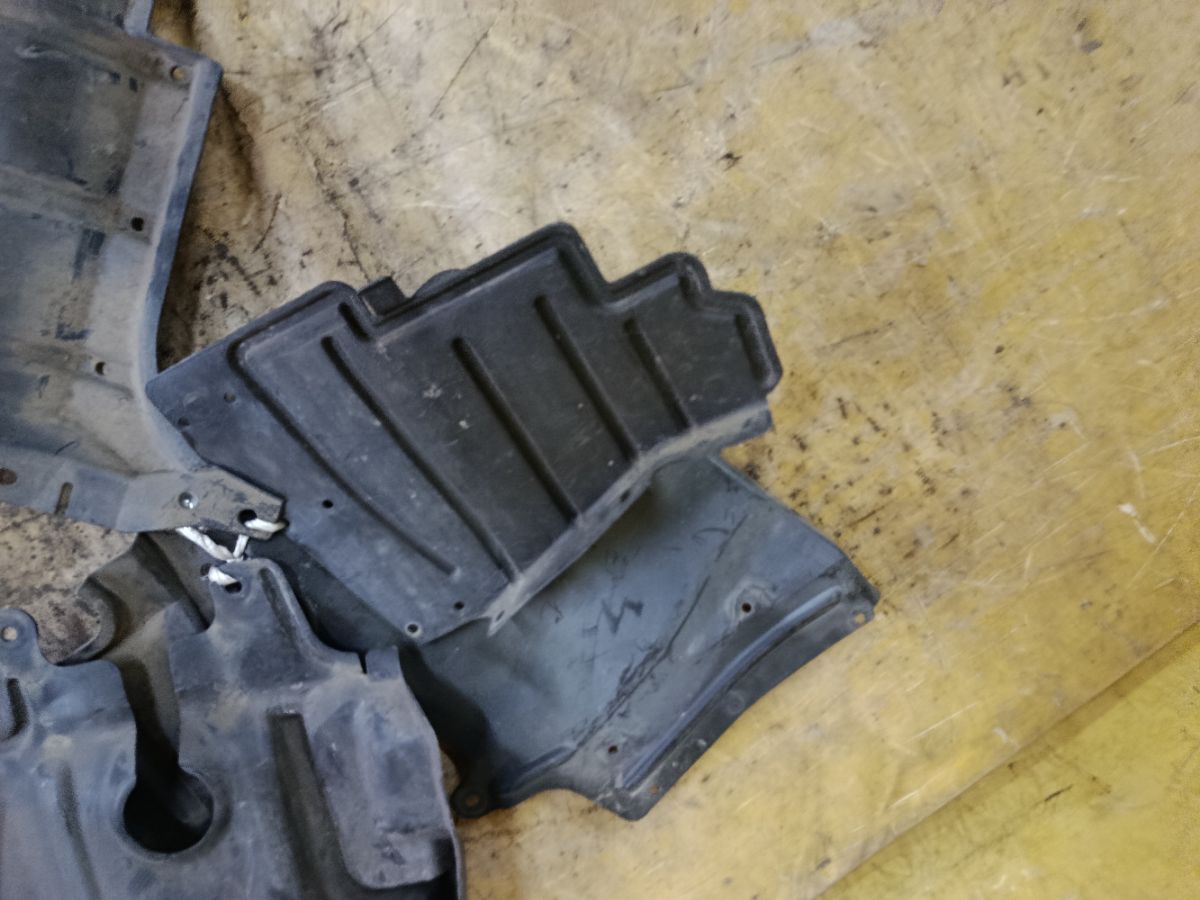 Защита двигателя MR539599, MR434776 на Mitsubishi Lancer Cedia Wagon CS5W 4G93 Фото 2