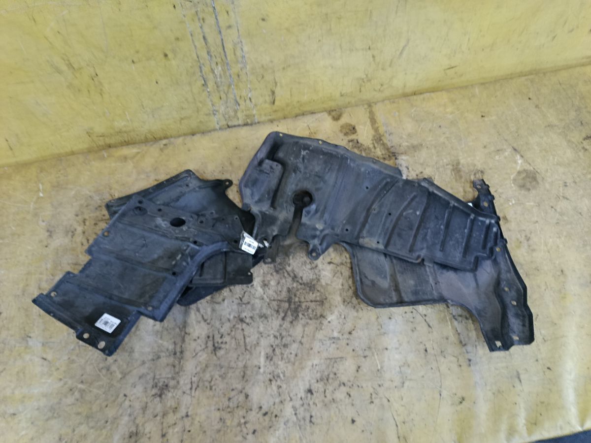 Защита двигателя MR539599, MR434776 на Mitsubishi Lancer Cedia Wagon CS5W 4G93 Фото 1