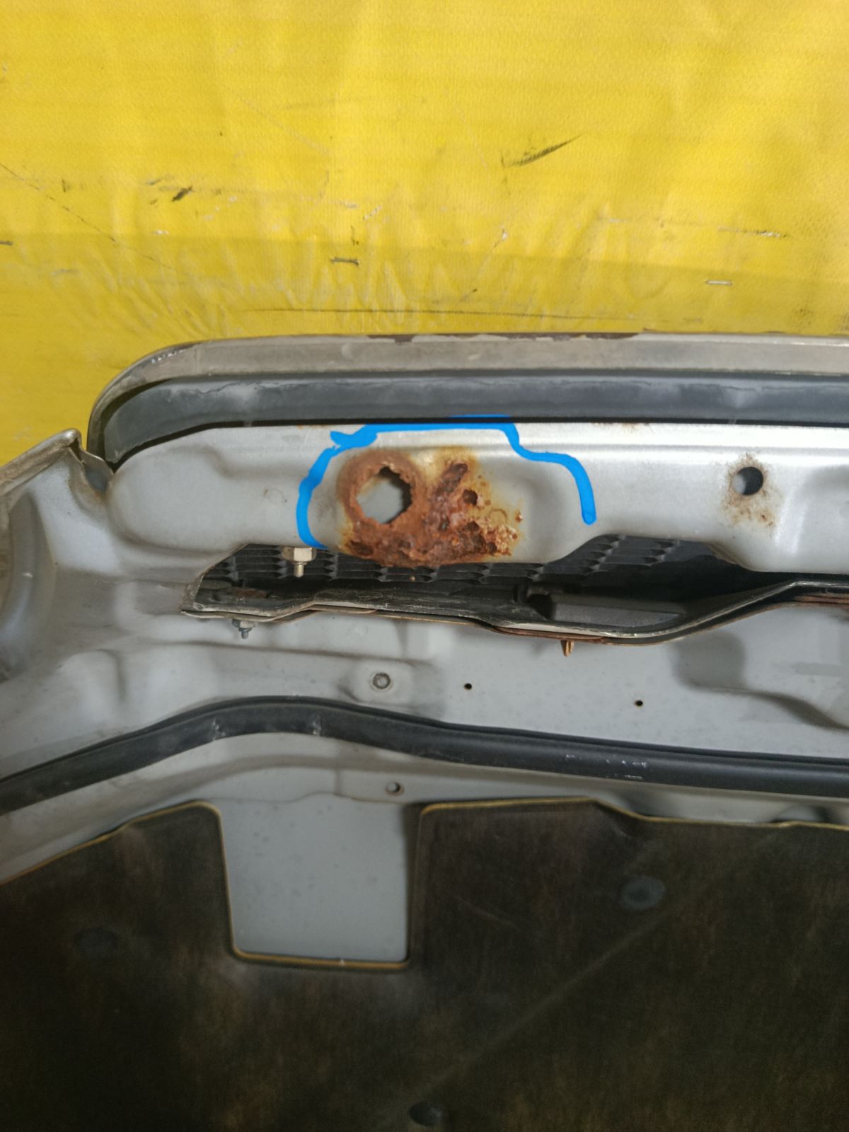 Капот на Mitsubishi Lancer Cedia Wagon CS5W Фото 4