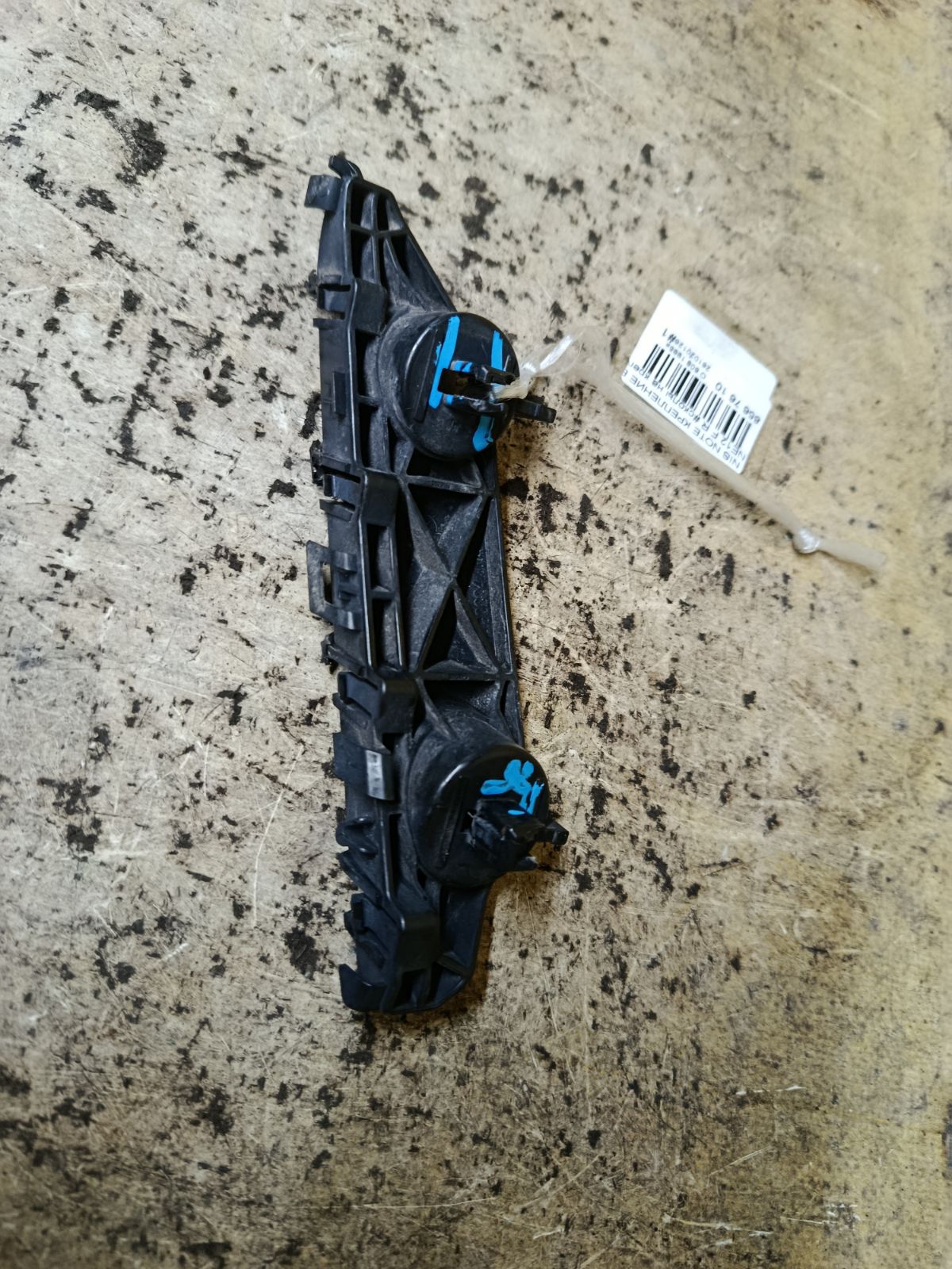 Крепление бампера 62224-3VA0A, 62224-3VA0B на Nissan Note NE12 Фото 2