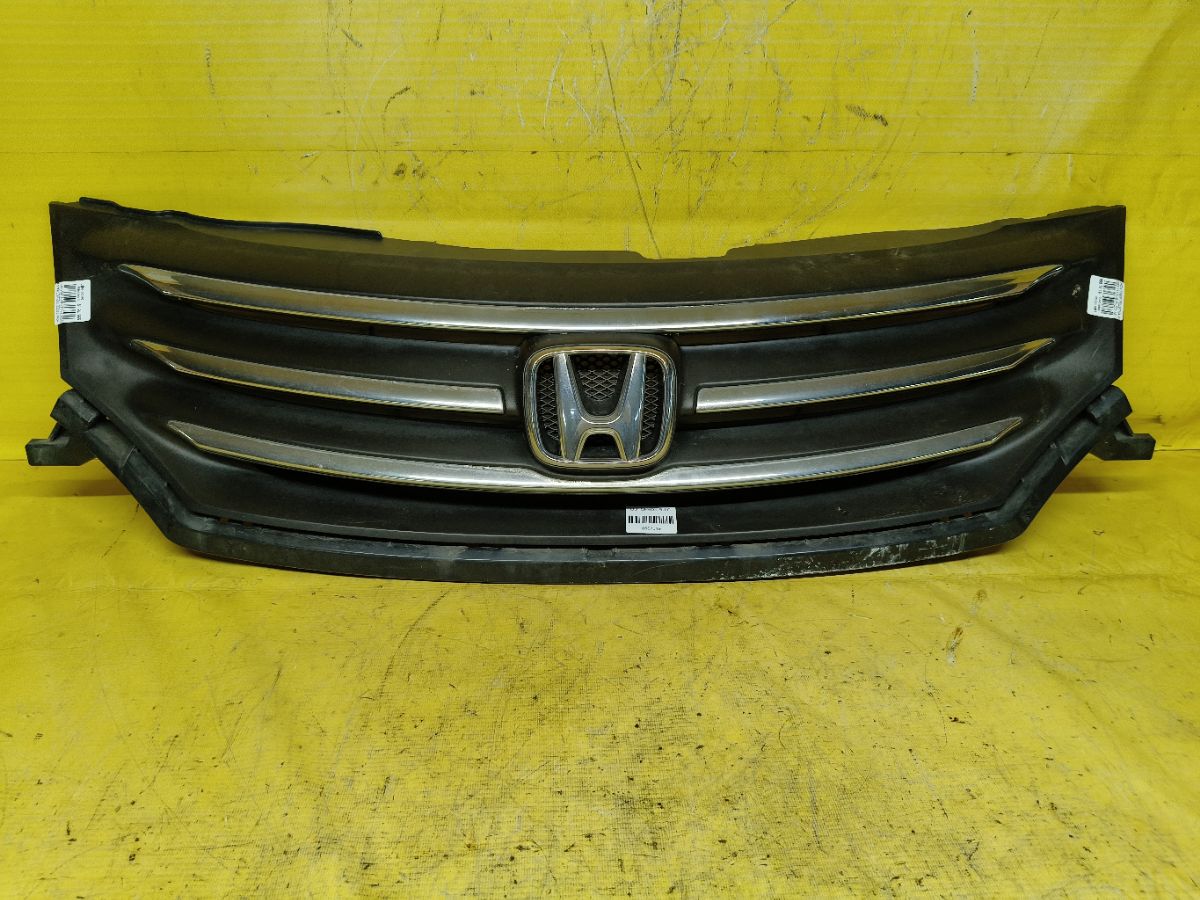 Решетка радиатора 71121-SYY-Z01-M1 на Honda Freed GB3 Фото 1