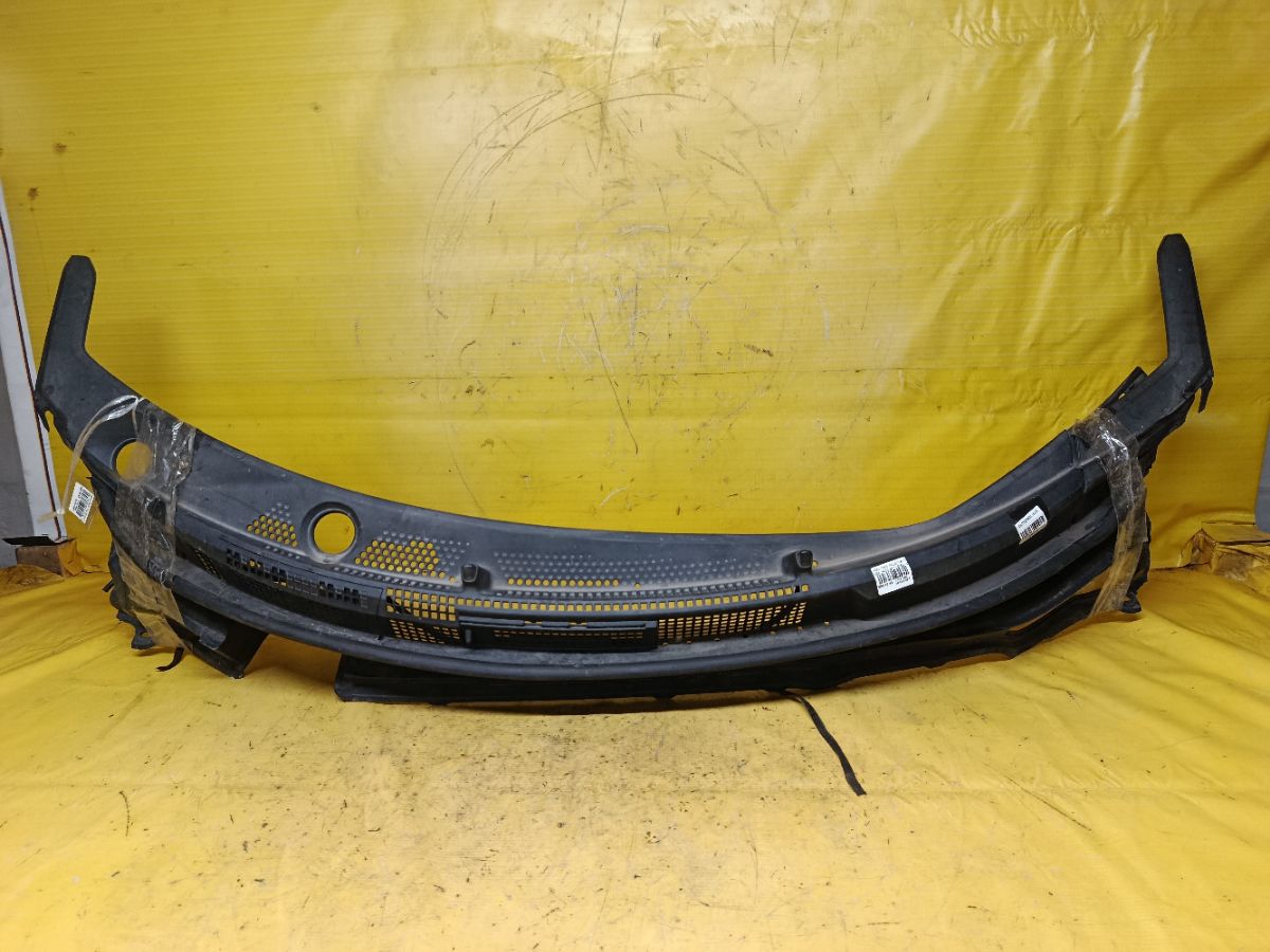 Решетка под лобовое стекло 74200-SYY-00-50 на Honda Freed GB3 Фото 1