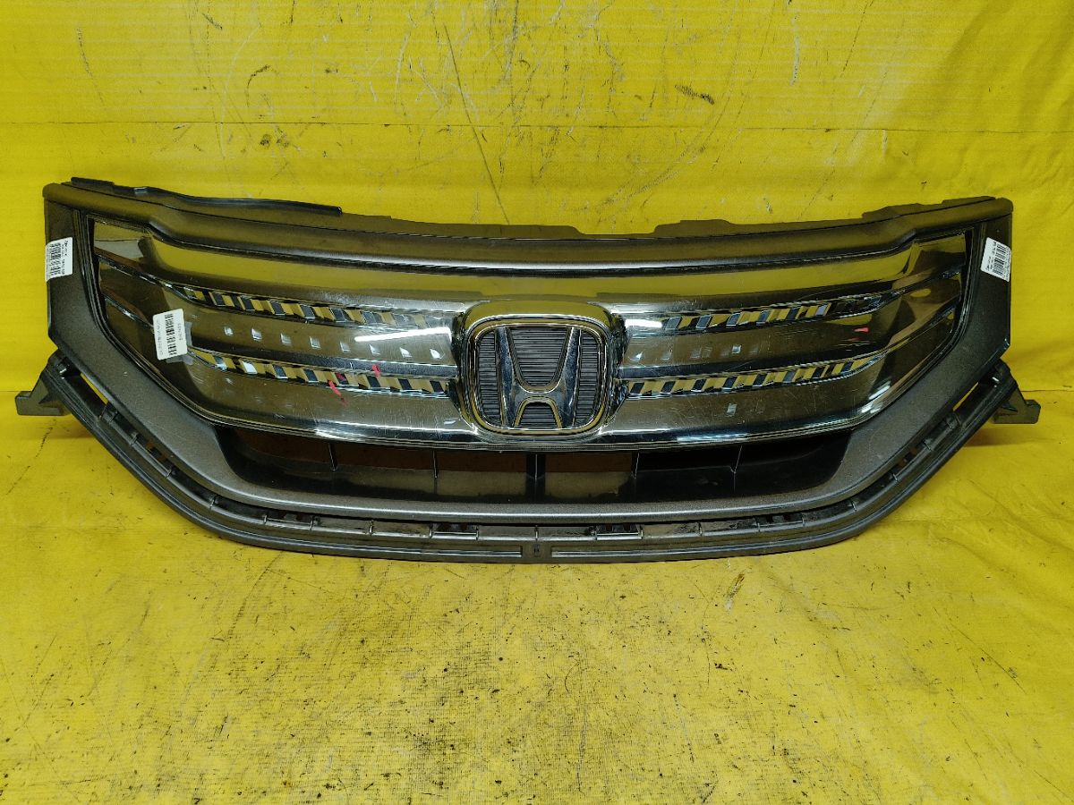 Решетка радиатора 71121-SWP-003 на Honda Freed Hybrid GP3 Фото 1