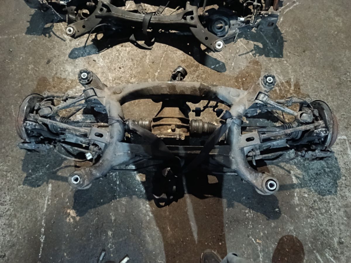 Балка подвески 51206-30080 на Toyota Crown GRS183 3GR-FSE Фото 1