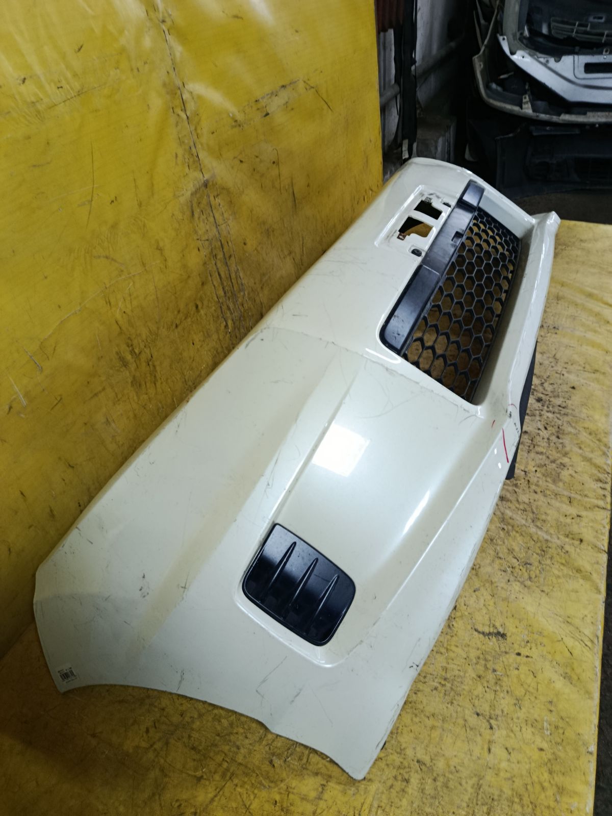 Бампер 62022-8N040 на Nissan Sunny FNB15 Фото 15