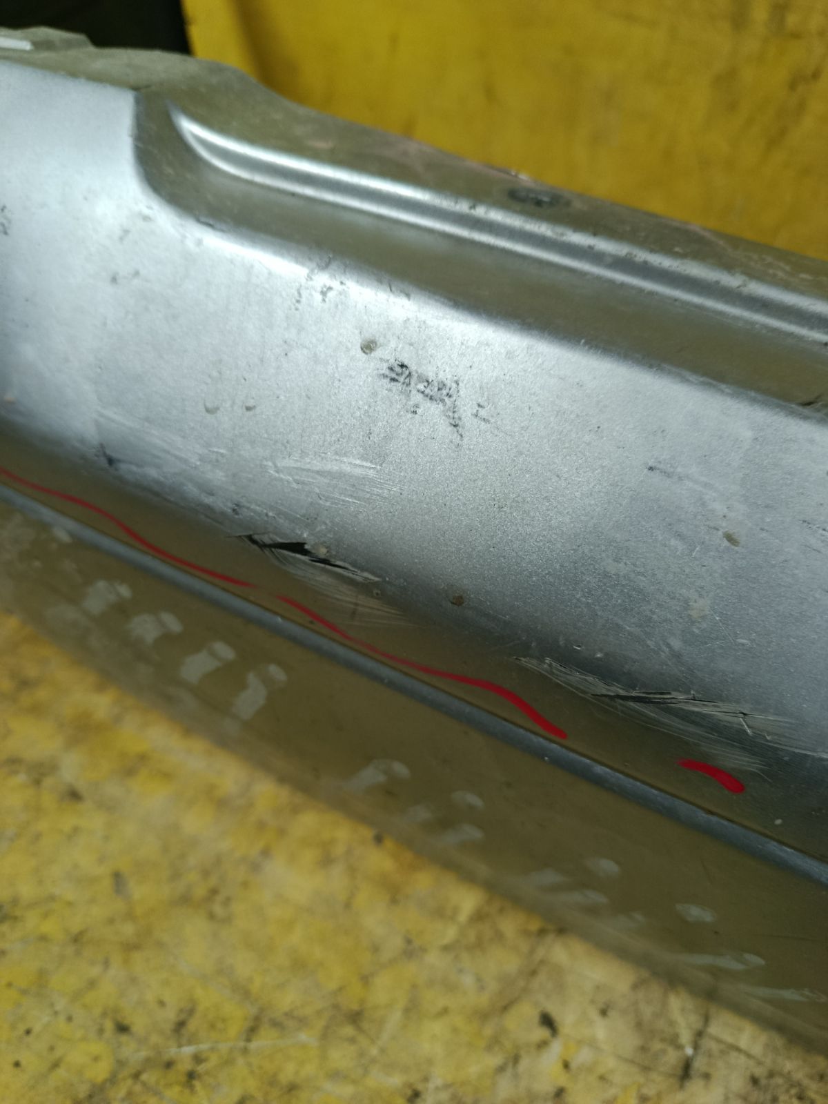 Бампер 85022-8N040 на Nissan Sunny FNB15 Фото 4