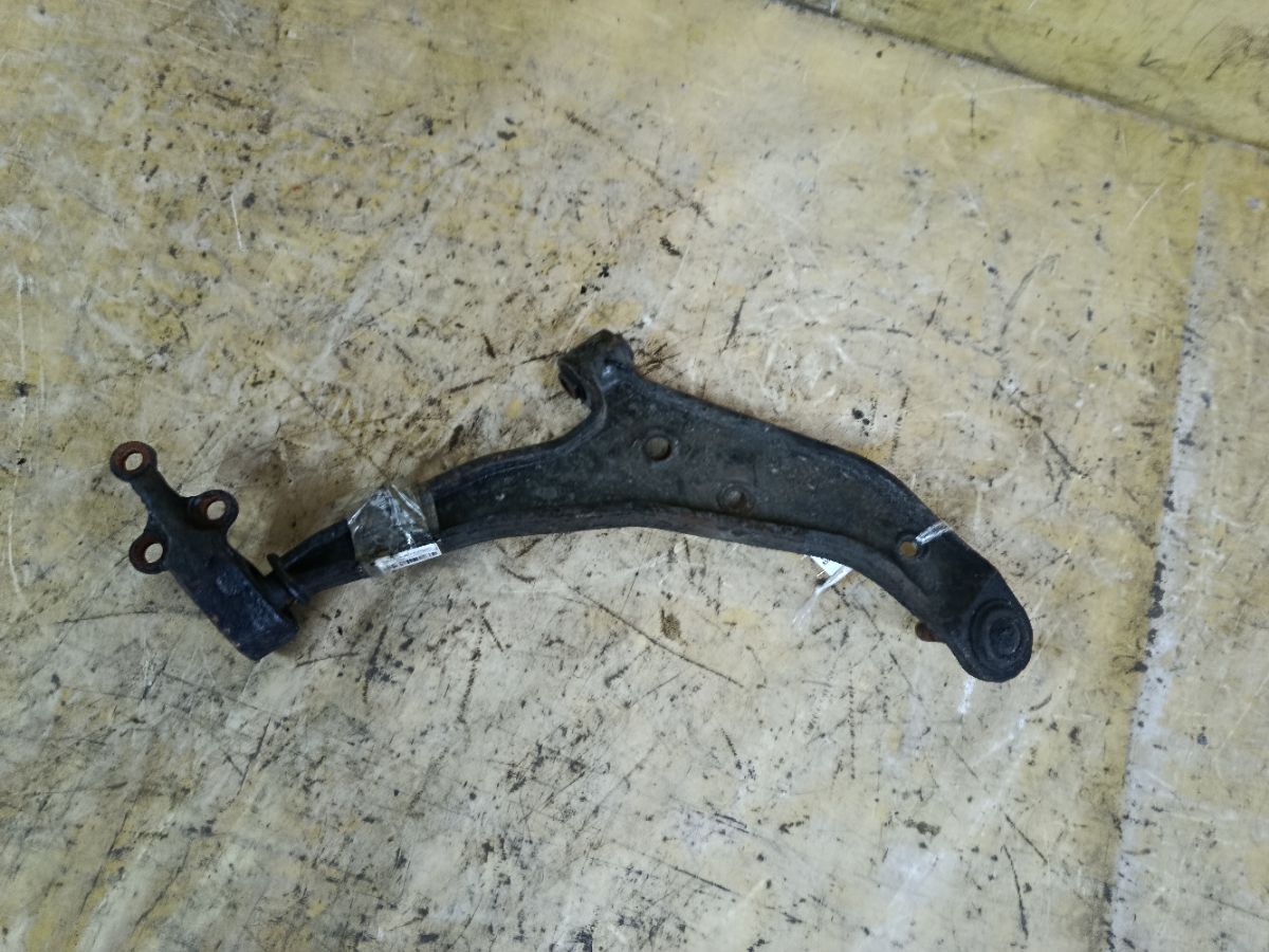 Рычаг на Nissan Sunny FNB15 QG15DE Фото 4