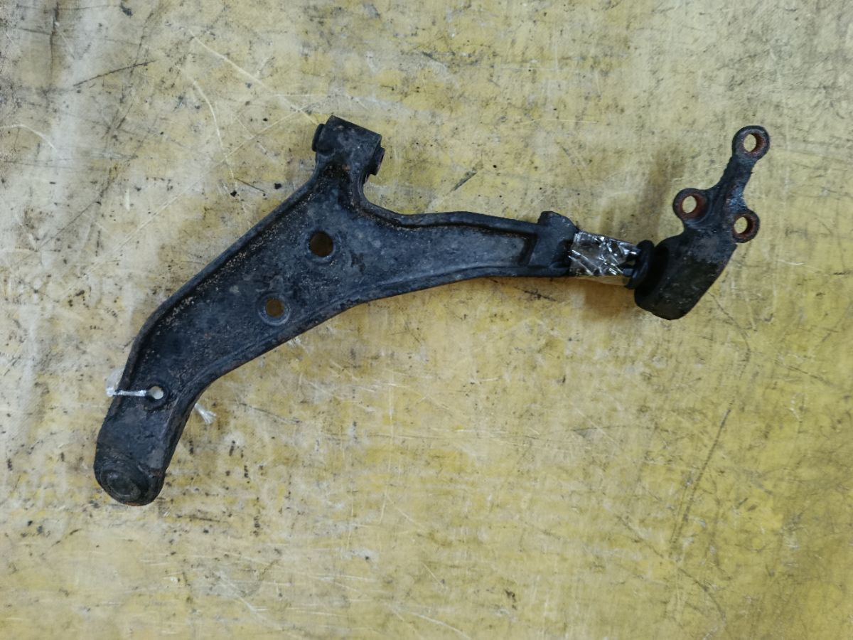 Рычаг на Nissan Sunny FNB15 QG15DE Фото 2