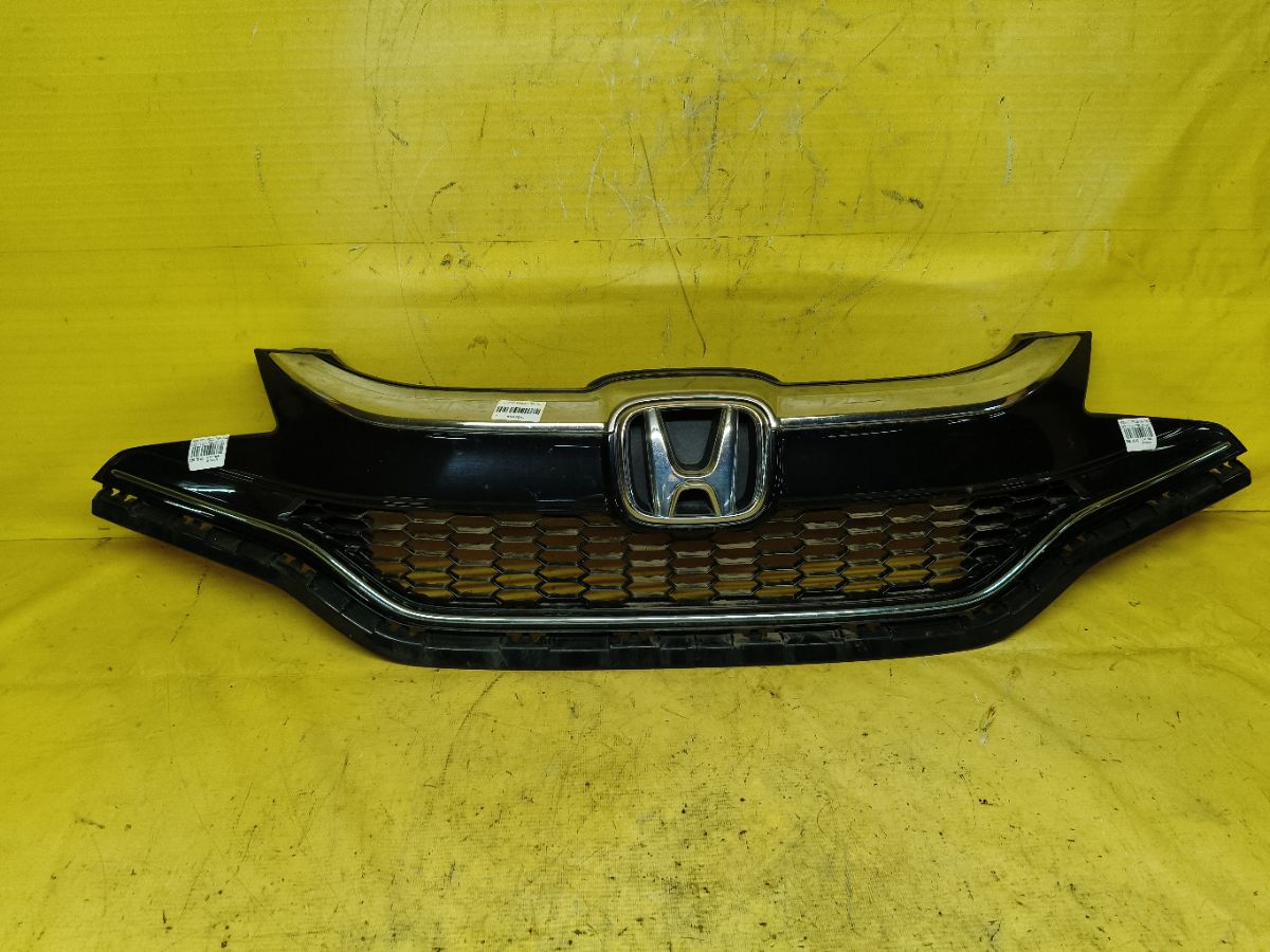 Решетка радиатора 71121-T5B-J01-M1 на Honda Fit GK3 Фото 1