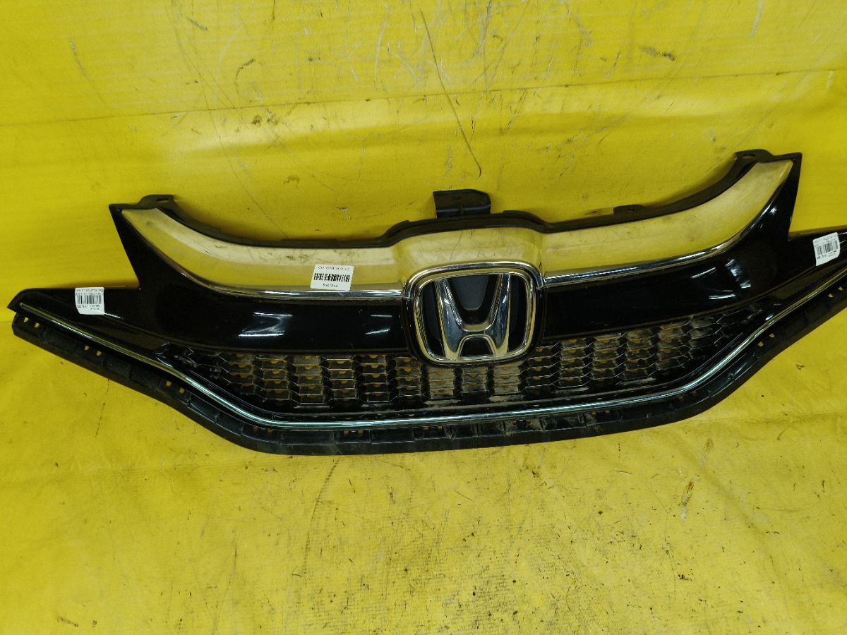 Решетка радиатора 71121-T5B-J01-M1 на Honda Fit GK3 Фото 4