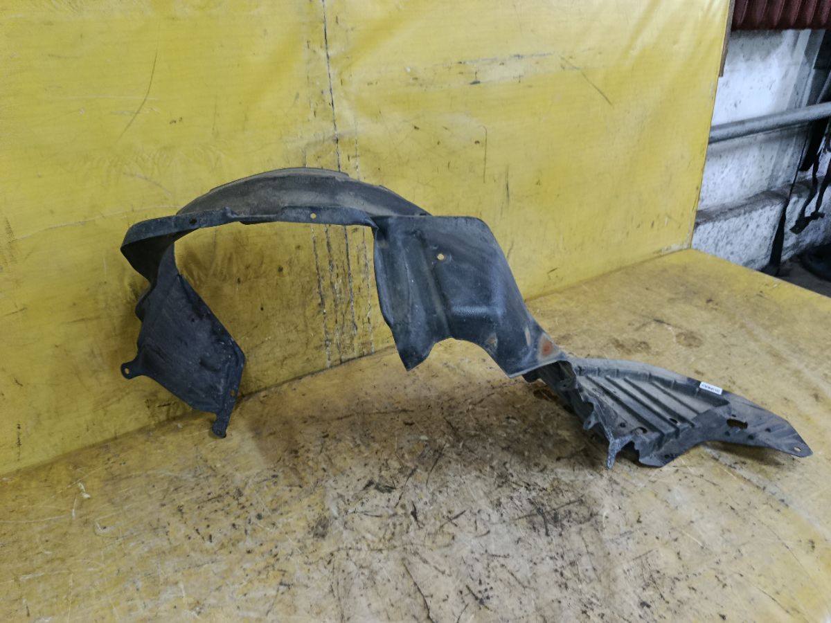 Подкрылок на Mitsubishi Lancer Cedia Wagon CS5W 4G93 Фото 1