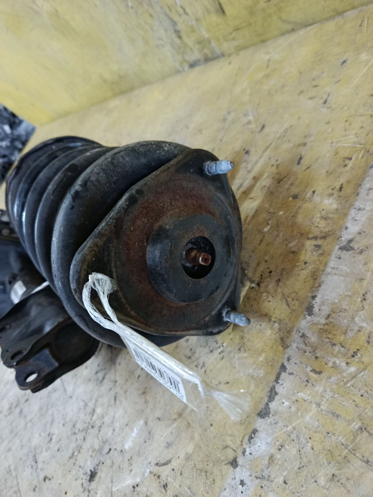Стойка амортизатора на Mitsubishi Lancer Cedia Wagon CS5W 4G93 Фото 3