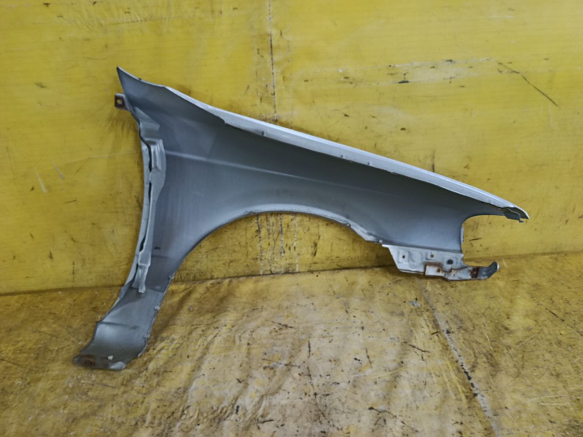 Крыло переднее на Nissan Sunny FNB15 Фото 6