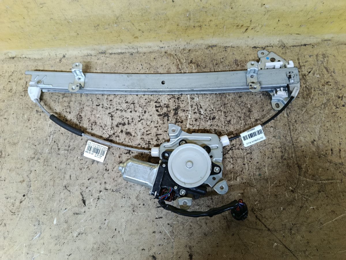 Стеклоподъемный механизм 80730-ED00A на Nissan Tiida Latio SNC11 Фото 1
