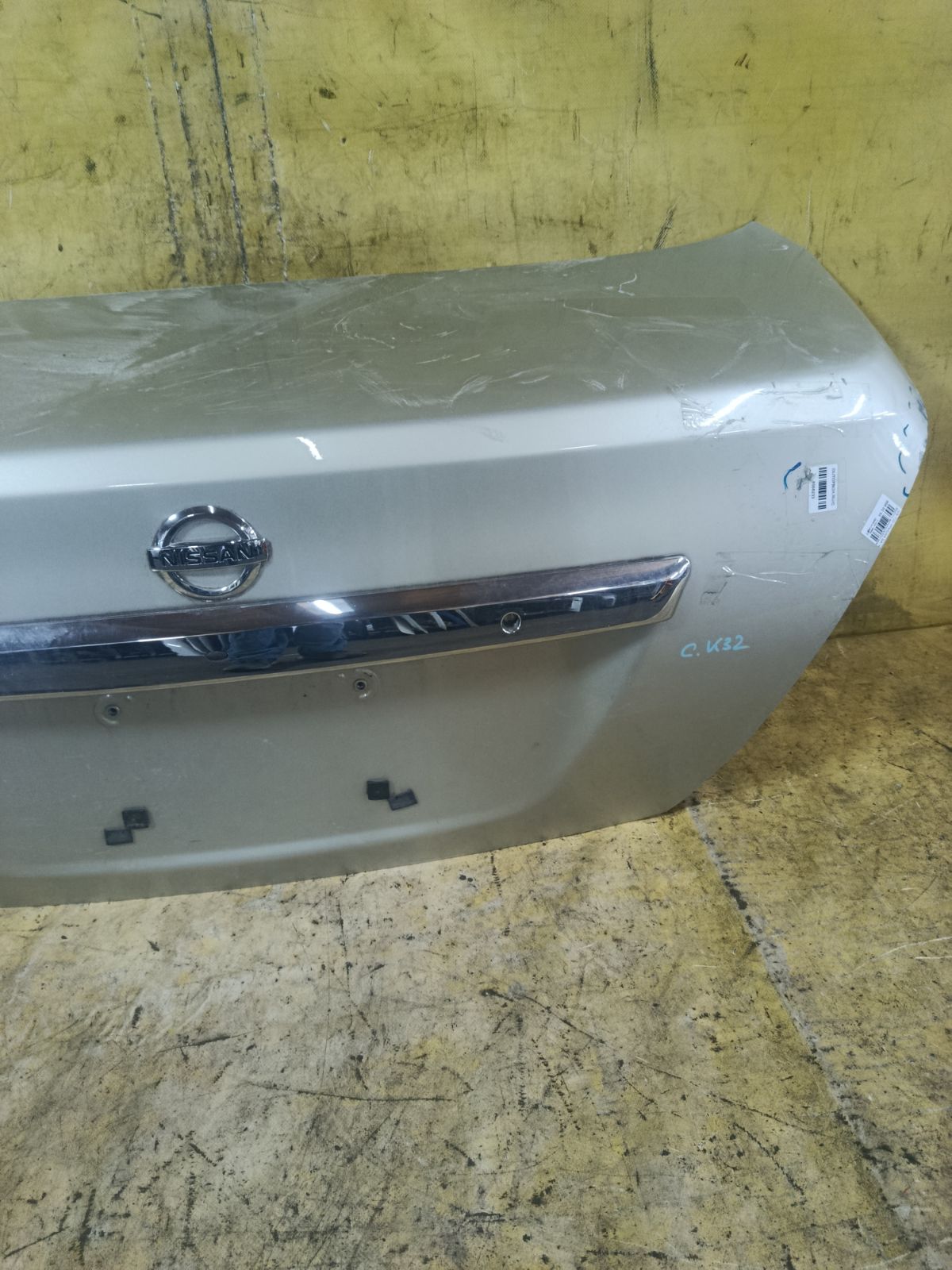 Крышка багажника на Nissan Tiida Latio SNC11 Фото 3
