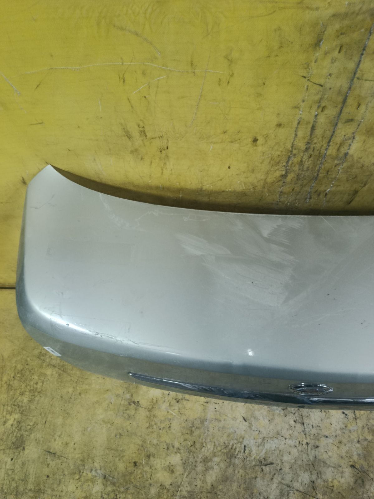 Крышка багажника на Nissan Tiida Latio SNC11 Фото 6