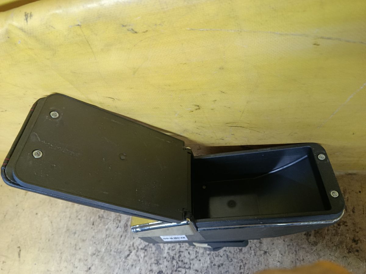 Подлокотник на Nissan Note E12 Фото 5