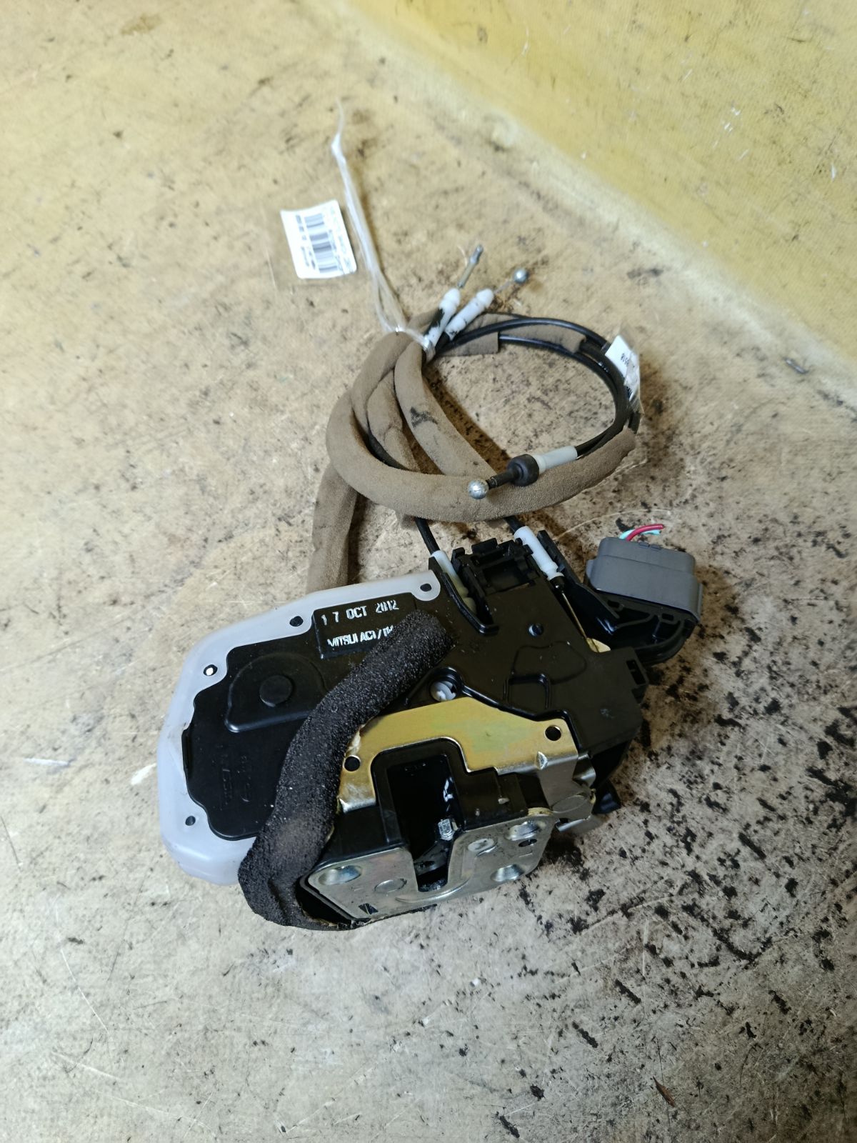Замок двери на Nissan Note E12 Фото 2