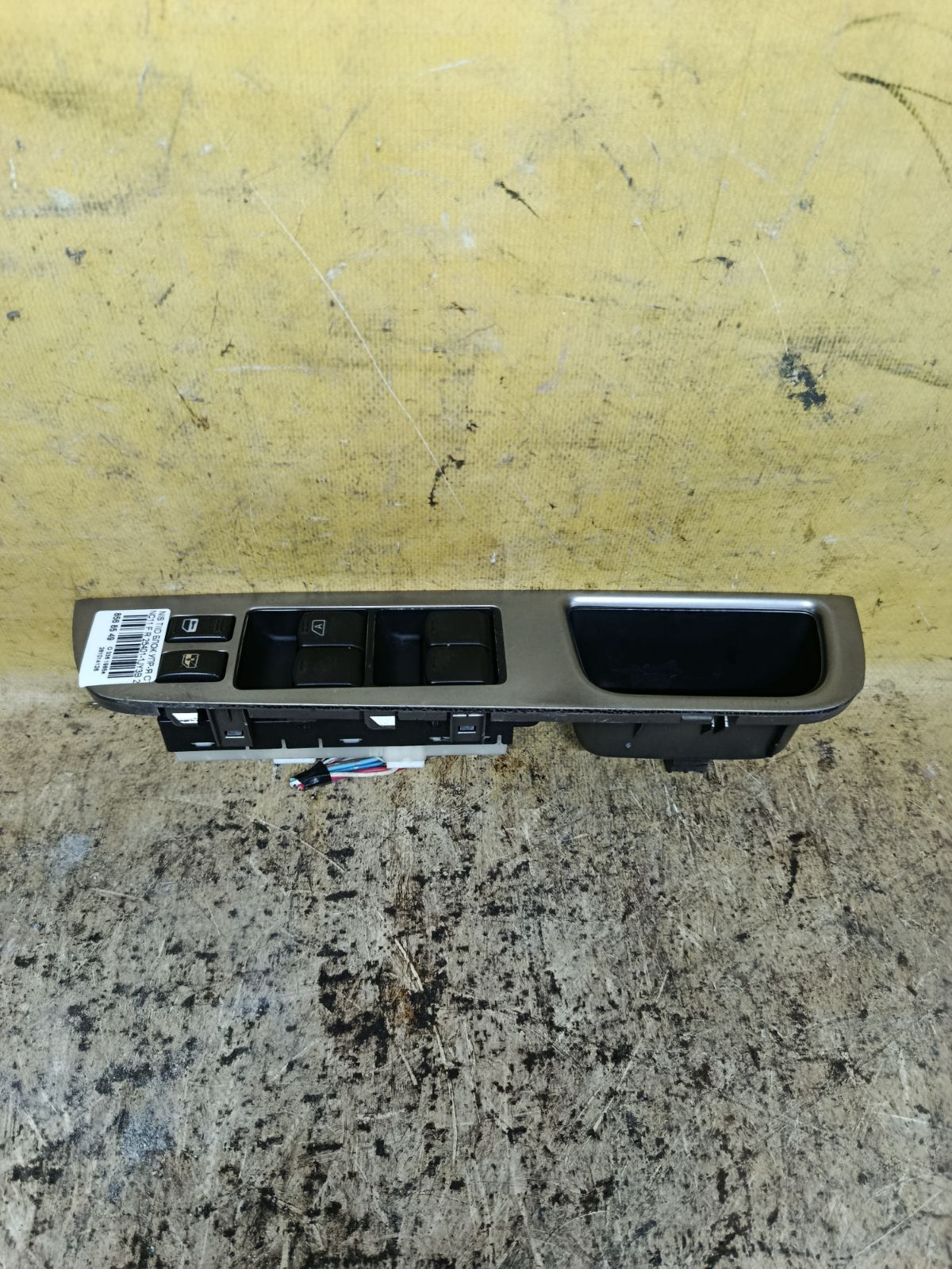 Блок упр-я стеклоподъемниками 25401-1JY3B на Nissan Tiida NC11 Фото 1