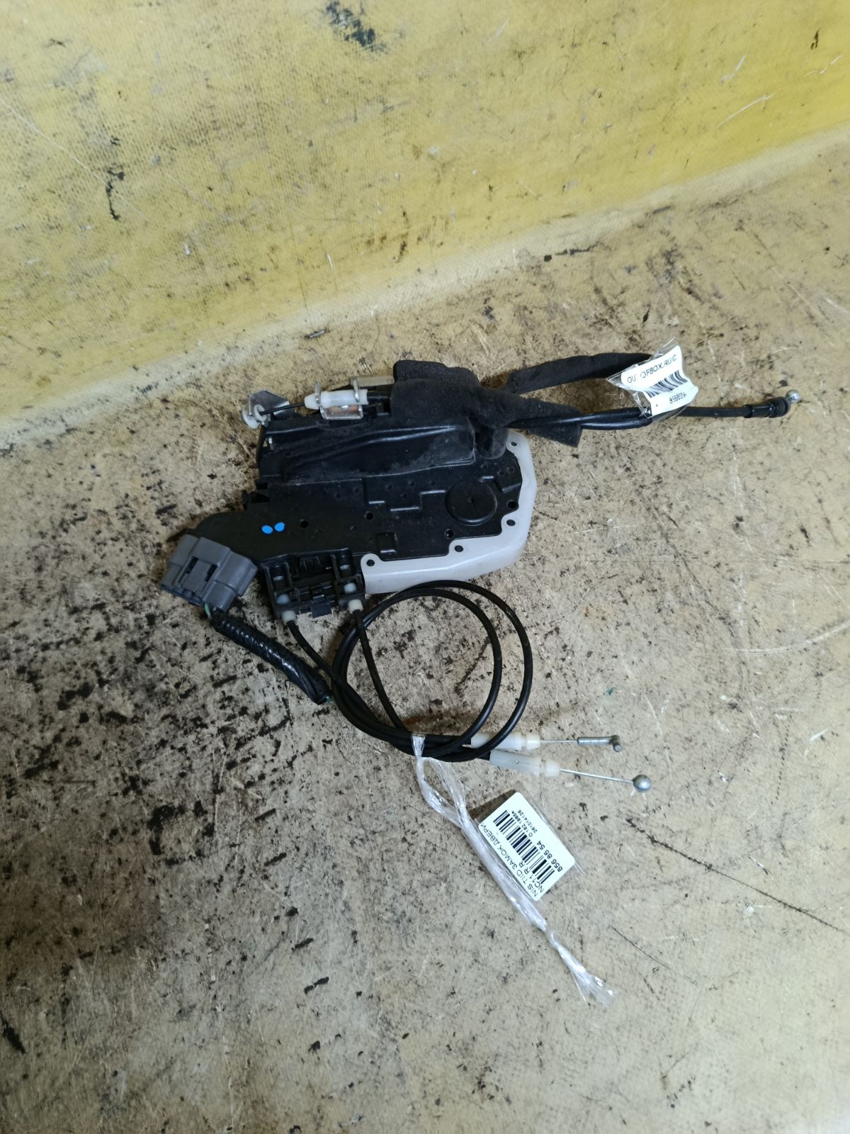 Замок двери на Nissan Tiida NC11 Фото 1
