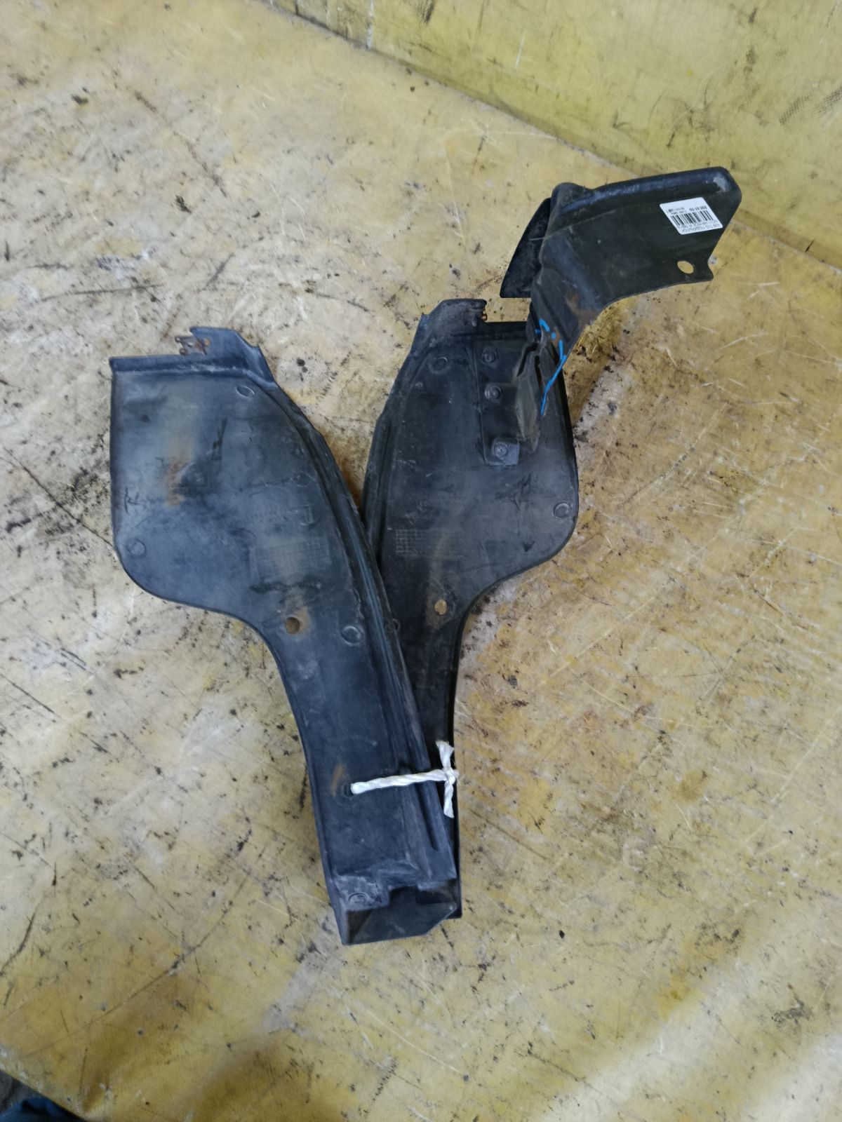 Подкрылок 78818-ED000, 78819-ED000 на Nissan Tiida NC11 HR15DE Фото 1