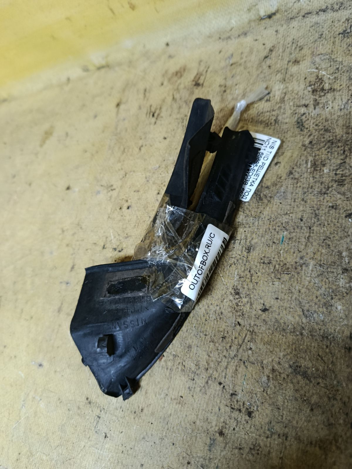 Решетка под лобовое стекло 66895-ED03B, 66894-ED03B на Nissan Tiida NC11 Фото 2