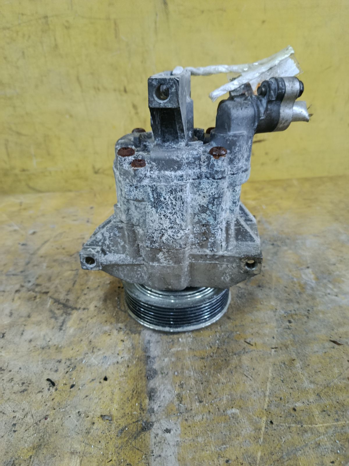 Компрессор кондиционера 92600-ED00A на Nissan Tiida NC11 HR15DE Фото 1
