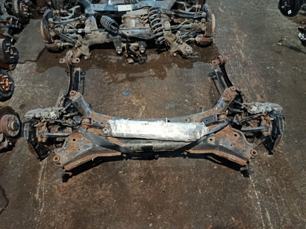 Балка подвески на Mazda Atenza GHEFP LF Фото 1