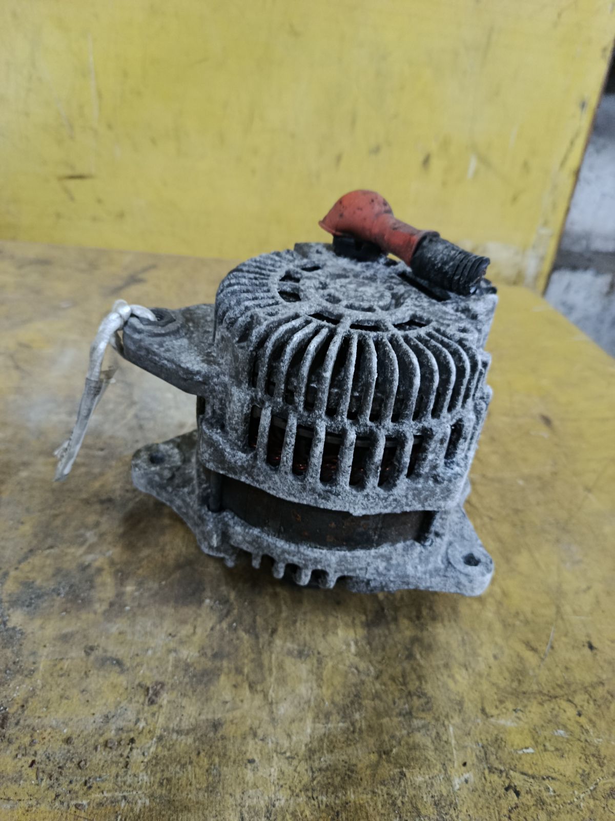 Генератор 23100-3HD1A на Nissan Note E12 HR12DDR Фото 1