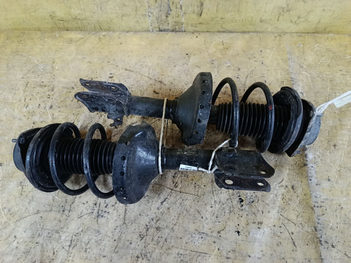 Стойка амортизатора на Subaru Impreza Wagon GG3 EJ152 Фото 1