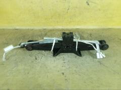 Домкрат на Mitsubishi Outlander CW5W