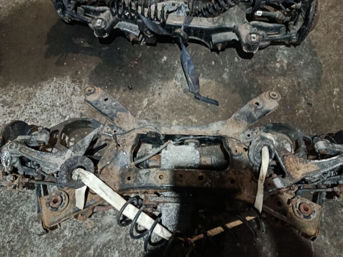 Балка подвески на Nissan Teana TNJ32 QR25DE Фото 2