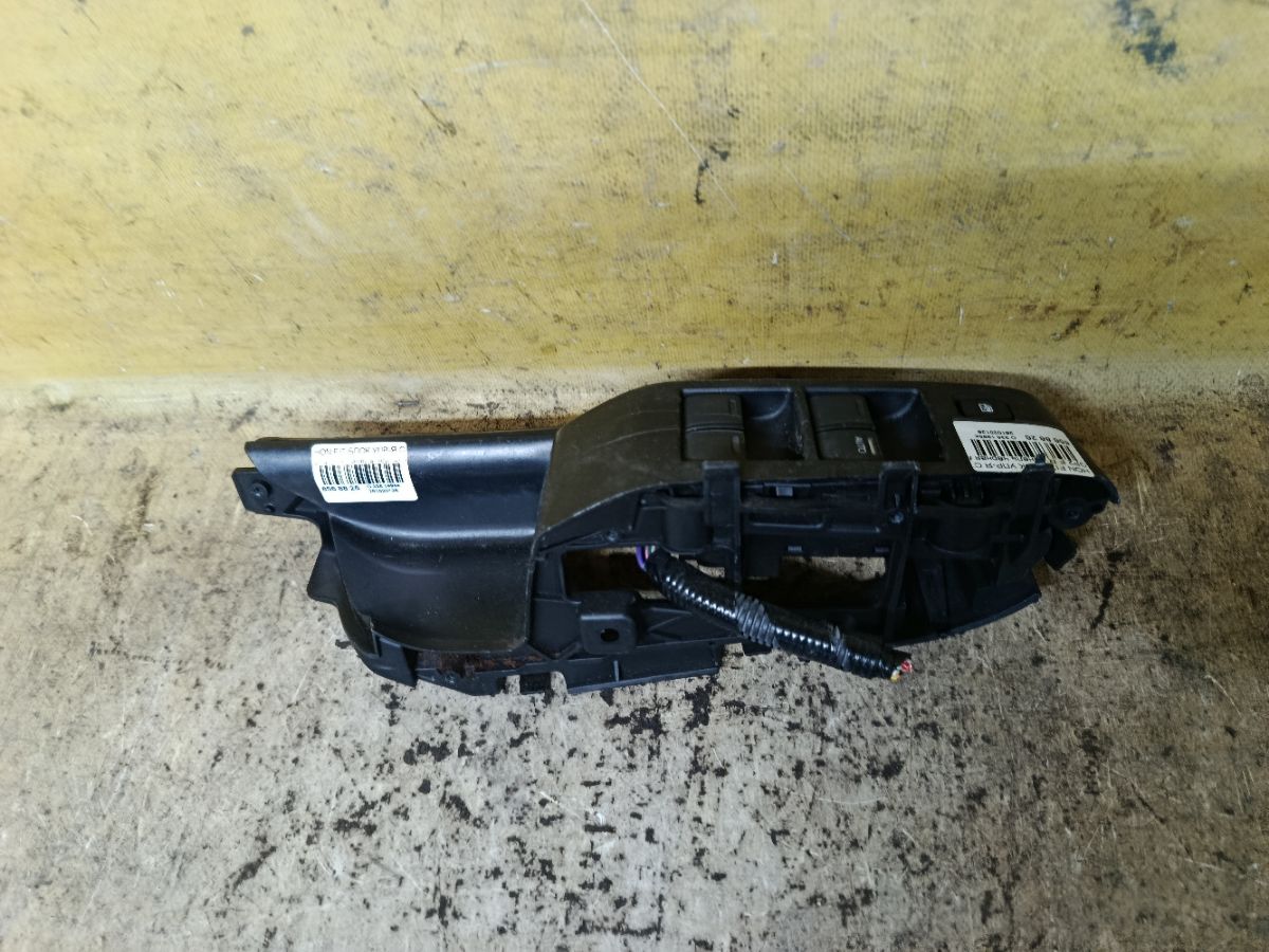Блок упр-я стеклоподъемниками на Honda Fit Shuttle GP2 Фото 1