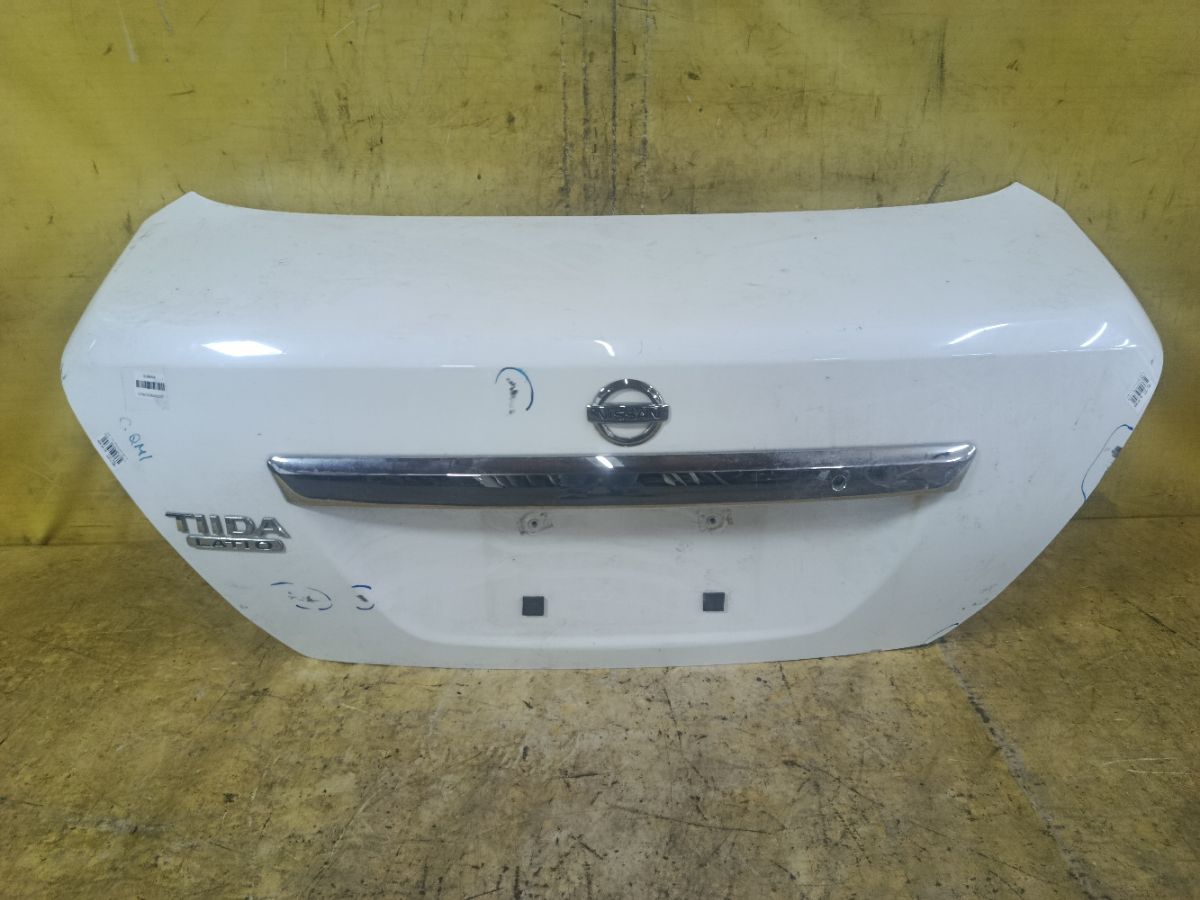 Крышка багажника на Nissan Tiida Latio SNC11 Фото 1