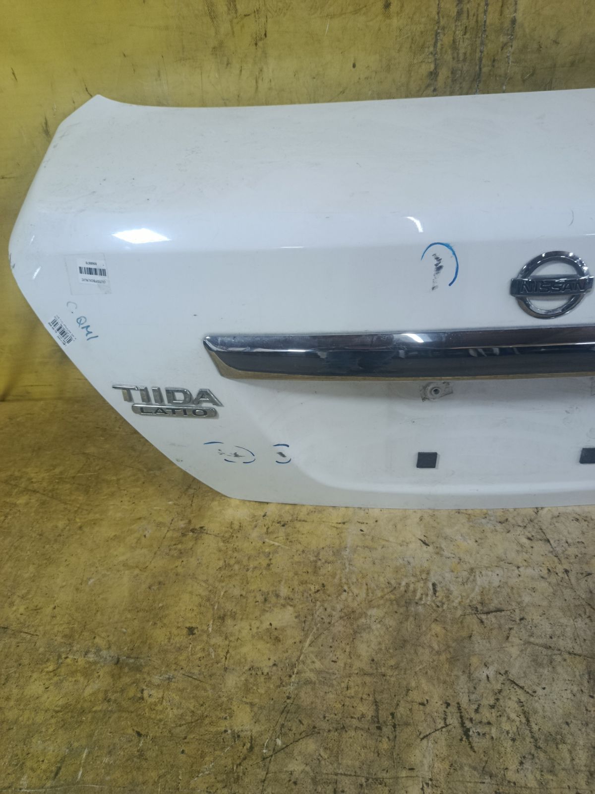 Крышка багажника на Nissan Tiida Latio SNC11 Фото 2
