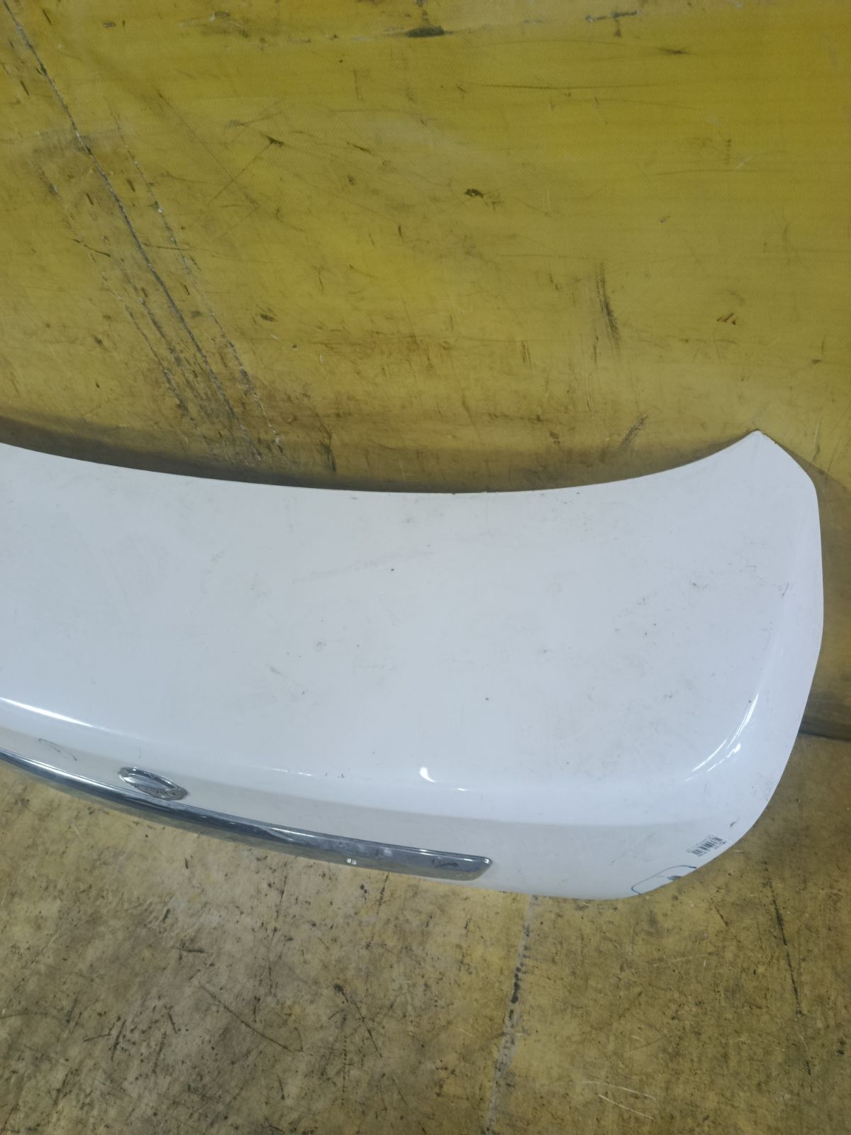 Крышка багажника на Nissan Tiida Latio SNC11 Фото 8