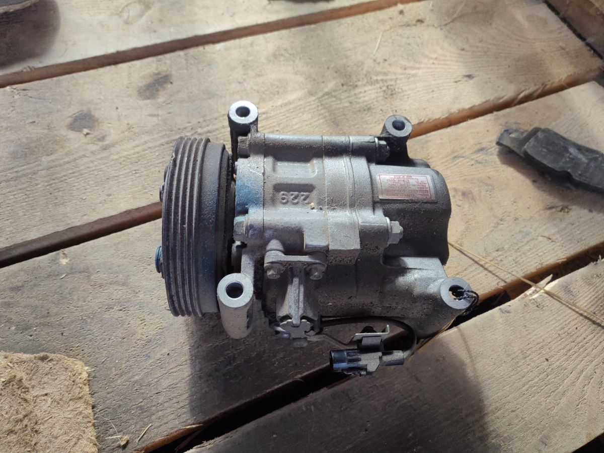 Компрессор кондиционера на Suzuki Sx4 YA11S M15A Фото 8