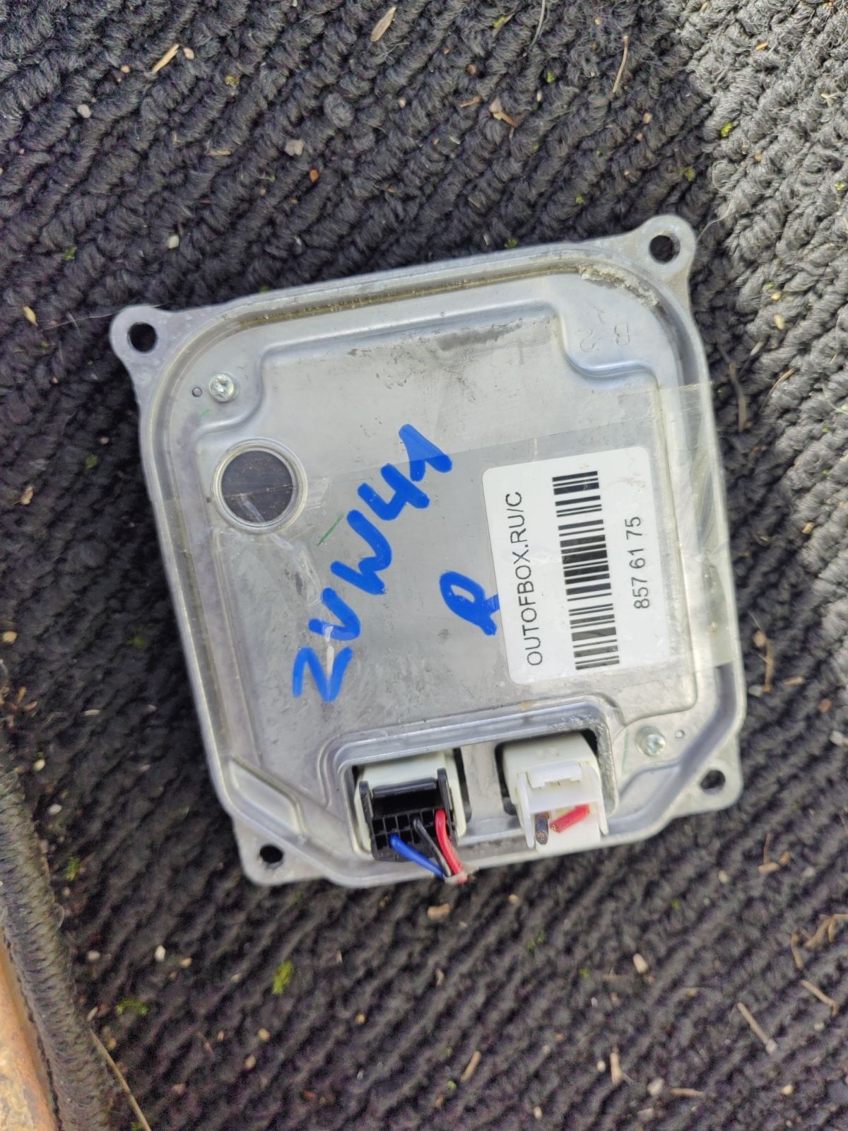 Блок розжига ксенона 85967-47020 на Toyota Prius Alpha ZVW41W Фото 3