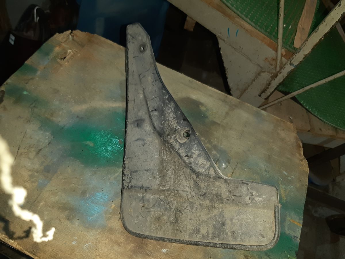 Брызговик на Toyota Carina AT170 Фото 3