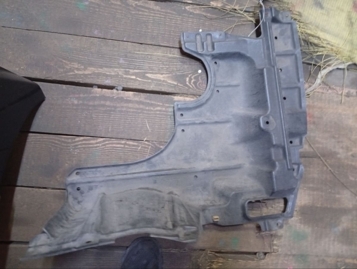 Защита двигателя 51441-68010 на Toyota Wish ZNE10G 1ZZ-FE Фото 2