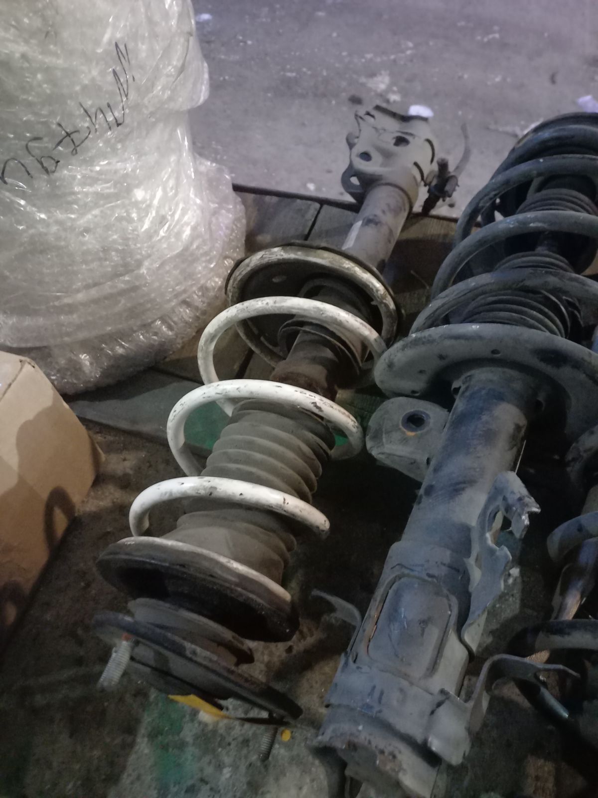 Стойка амортизатора на Toyota Bb NCP31 1NZ-FE Фото 3